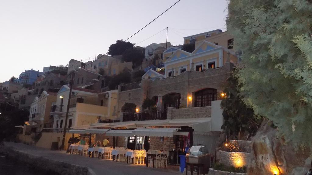 Odyssia Apartment Symi Bagian luar foto