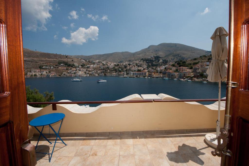 Odyssia Apartment Symi Bagian luar foto