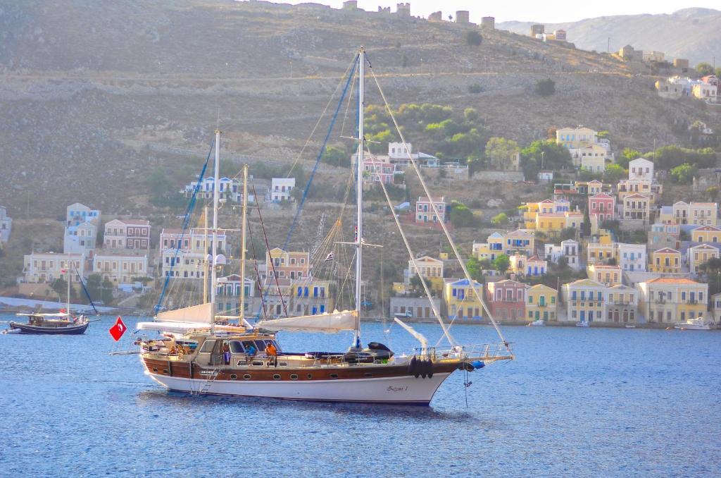 Odyssia Apartment Symi Bagian luar foto