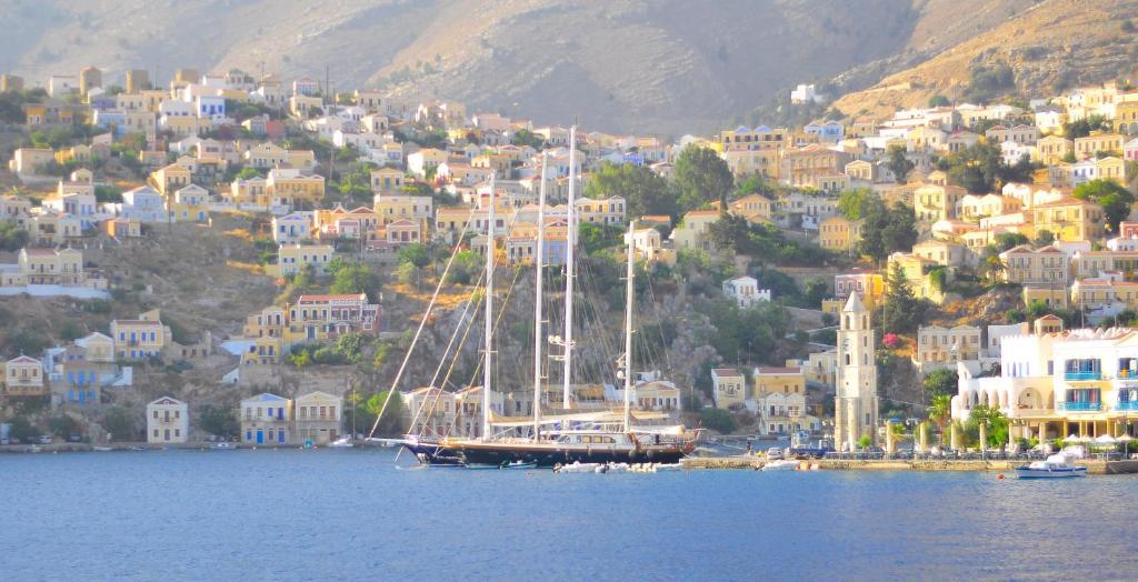Odyssia Apartment Symi Bagian luar foto