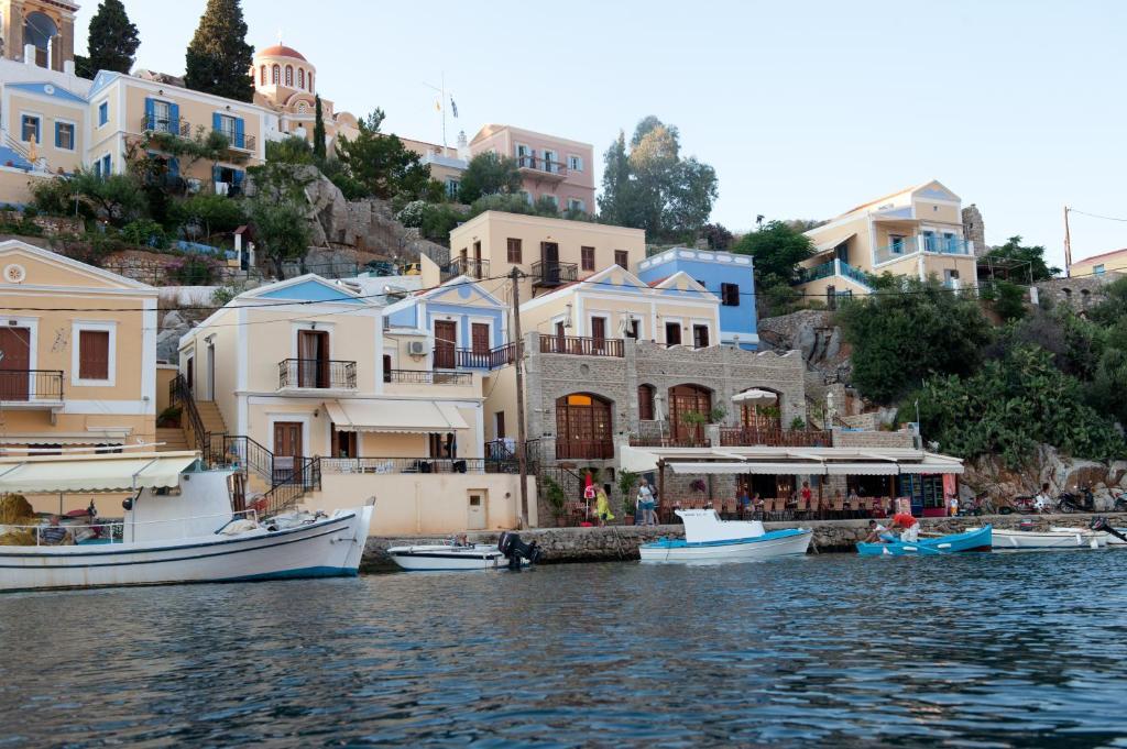 Odyssia Apartment Symi Bagian luar foto