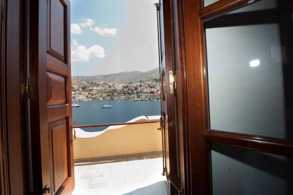 Odyssia Apartment Symi Bagian luar foto