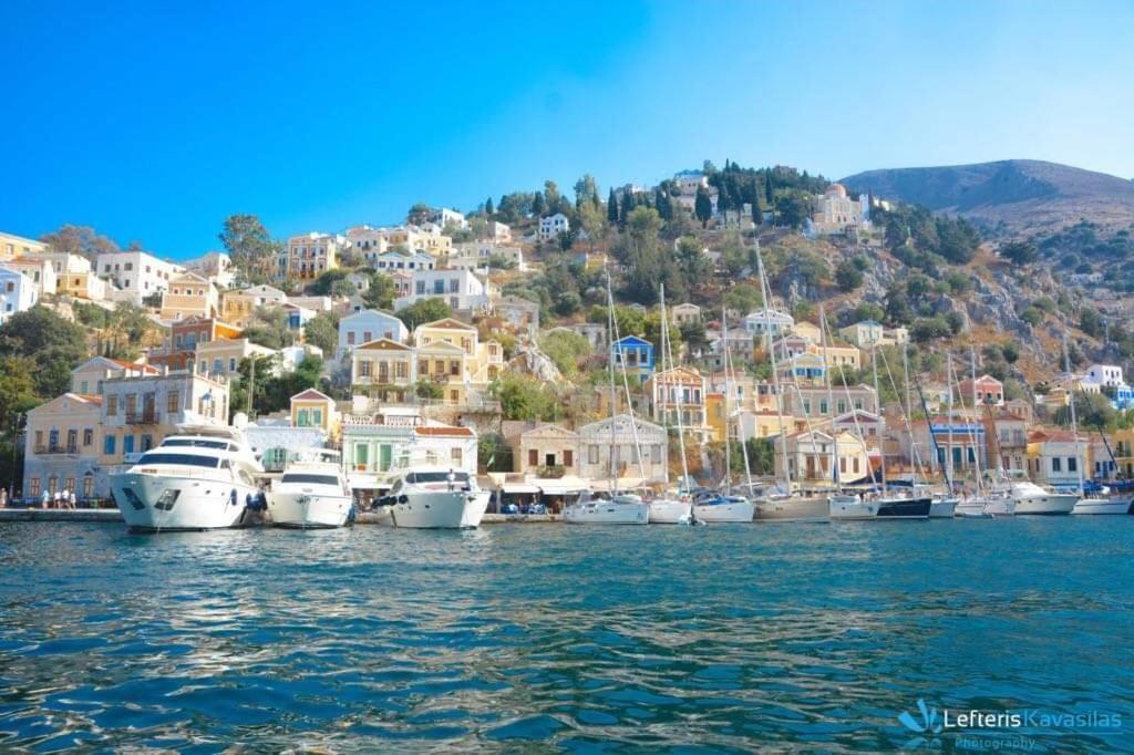 Odyssia Apartment Symi Bagian luar foto